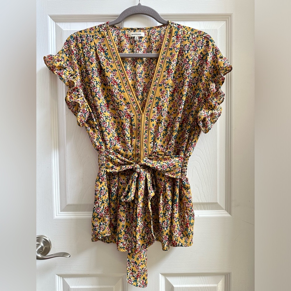 Max Studio Floral blouse Size M
